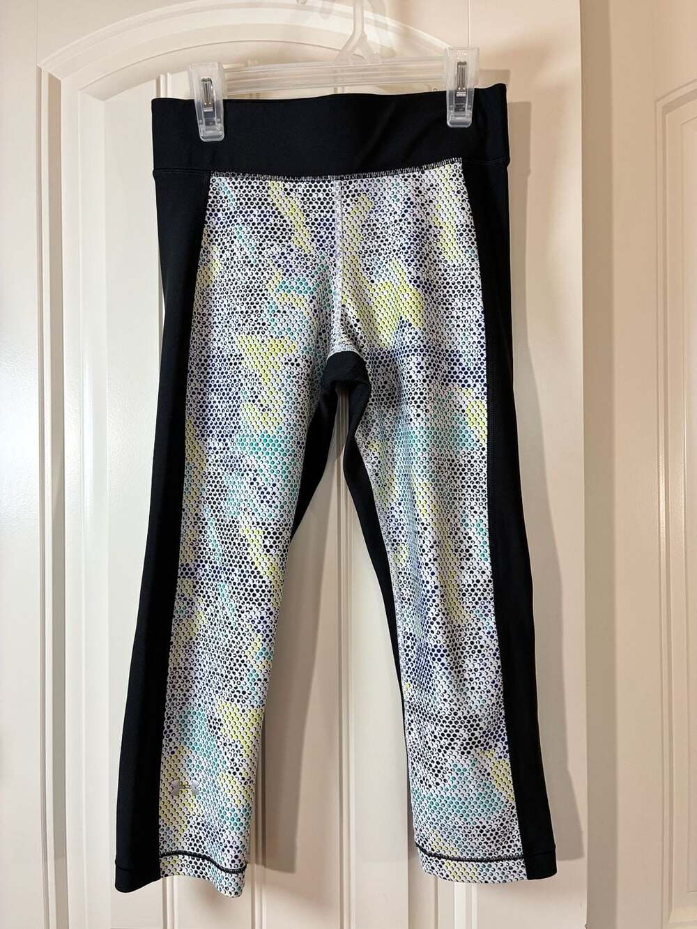 Under Armour HeatGear Compression Capri Leggings Women's Size Medium Black White